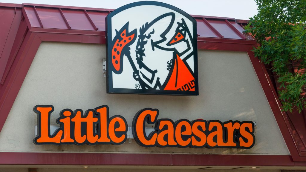 Does Little Caesars take Apple pay